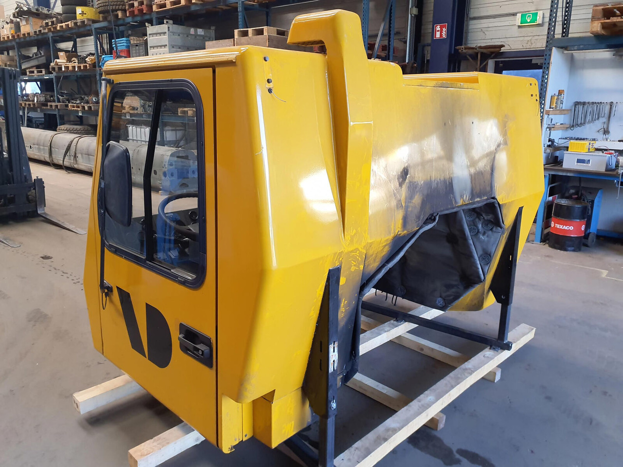 Grove GMK 3050 driver cabine complete - Cab for Mobile crane: picture 4 Grove GMK 3050 driver cabine complete - Cab for Mobile crane: picture 4