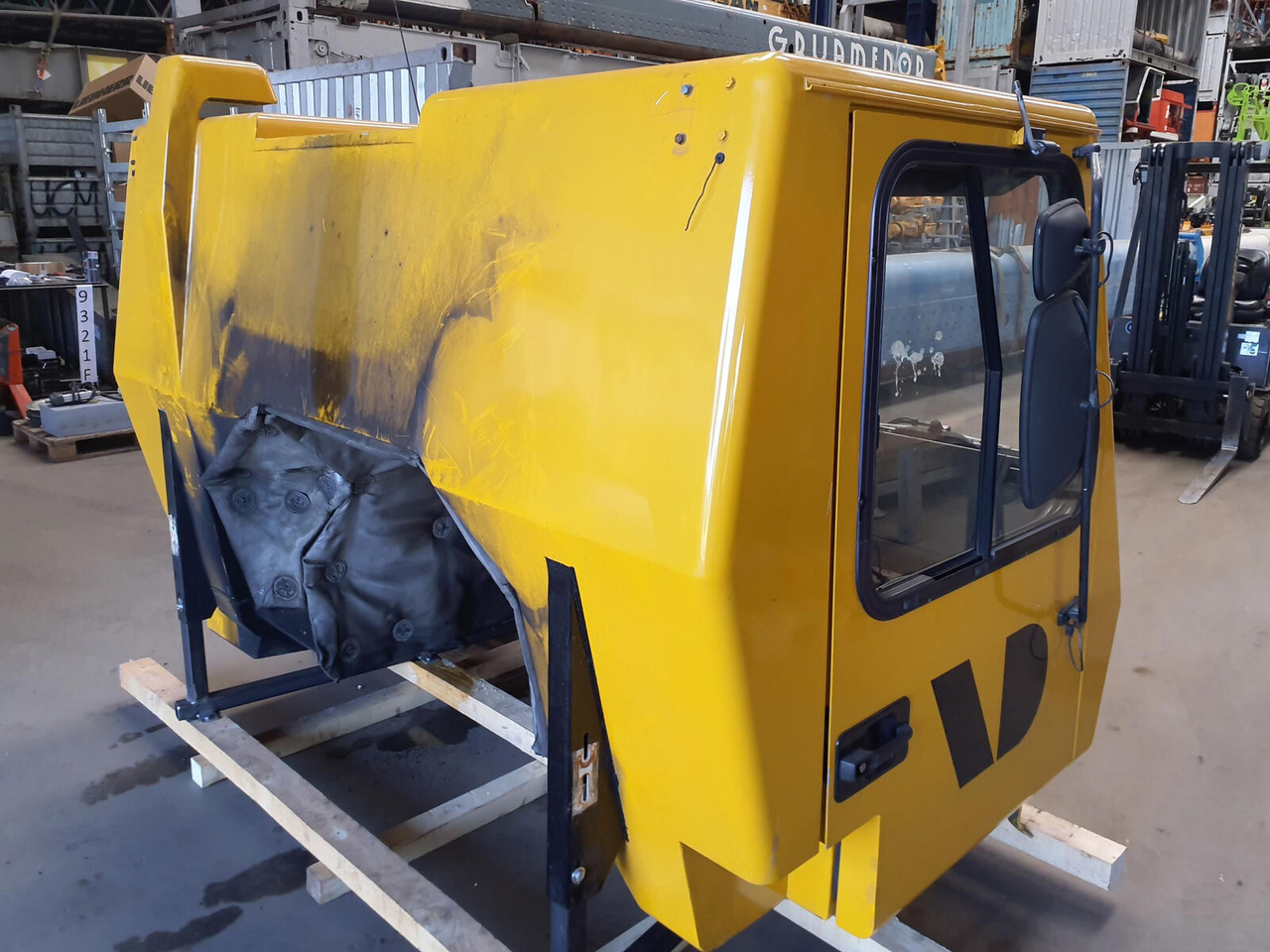 Grove GMK 3050 driver cabine complete - Cab for Mobile crane: picture 3 Grove GMK 3050 driver cabine complete - Cab for Mobile crane: picture 3