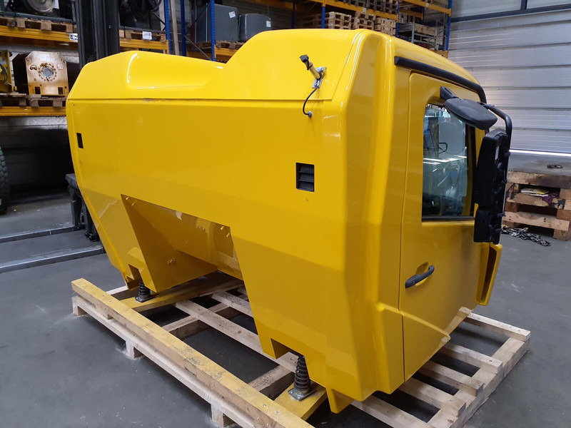 Grove GMK 6400 Driver Cab - Cab and interior for Crane: picture 4 Grove GMK 6400 Driver Cab - Cab and interior for Crane: picture 4
