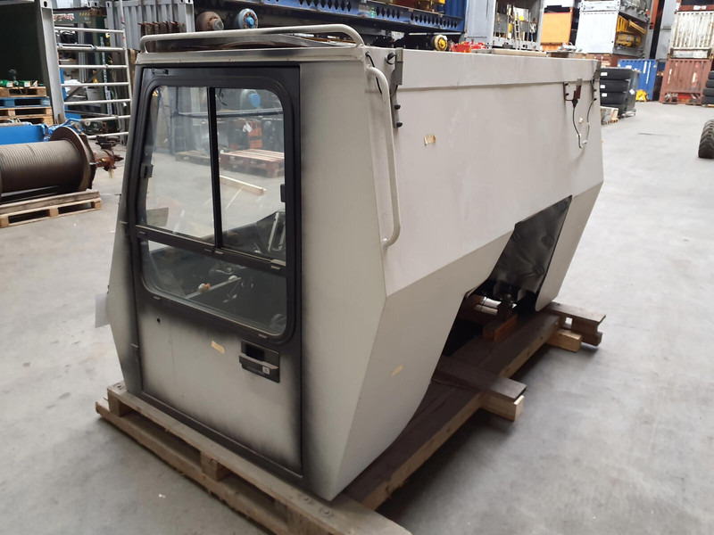 Grove Krupp KMK lower cabin - Cab and interior for Crane: picture 4 Grove Krupp KMK lower cabin - Cab and interior for Crane: picture 4