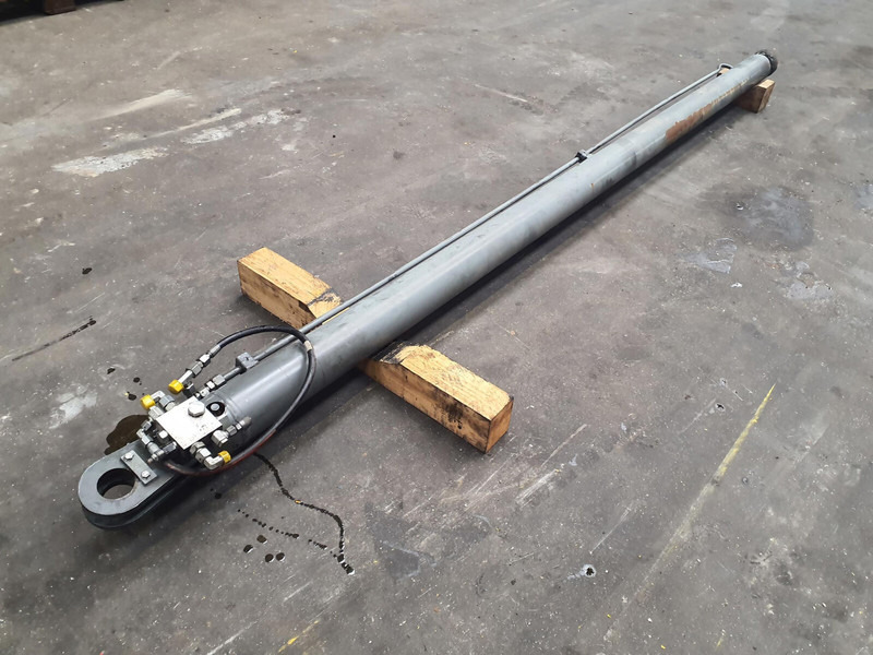 Liebherr LR 1160 DOUBLE-ACTING CYL - Hydraulic cylinder for Crane: picture 3 Liebherr LR 1160 DOUBLE-ACTING CYL - Hydraulic cylinder for Crane: picture 3