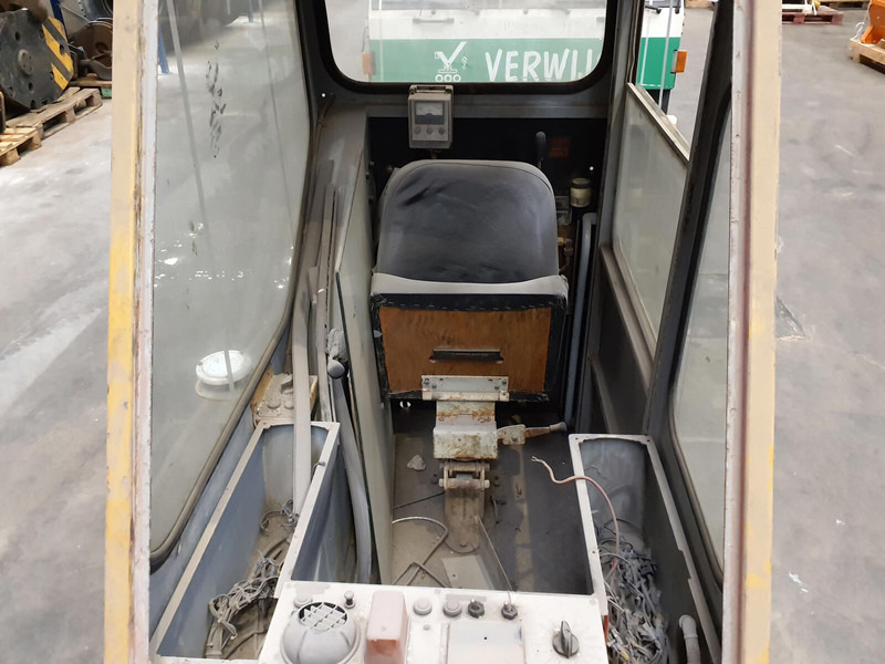 Liebherr LT 1120 upper cabin - Cab and interior for Crane: picture 5 Liebherr LT 1120 upper cabin - Cab and interior for Crane: picture 5