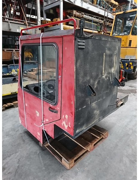 Liebherr LTM 1035 lower cabin - Cab and interior for Crane: picture 3 Liebherr LTM 1035 lower cabin - Cab and interior for Crane: picture 3