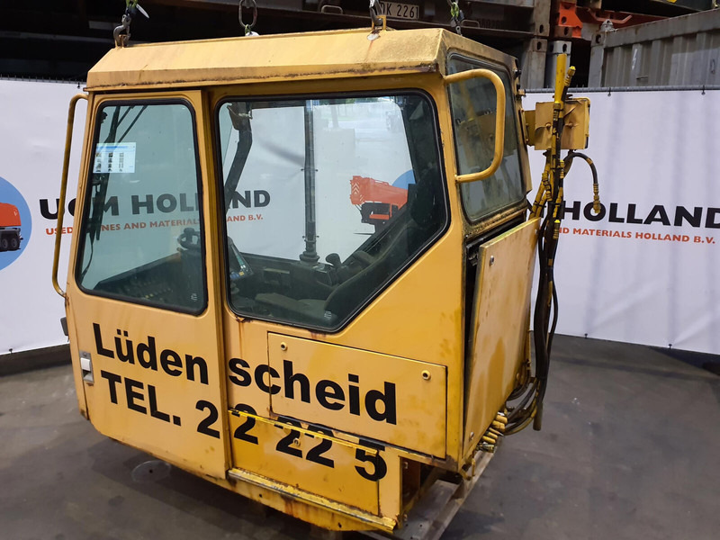 Liebherr LTM 1050 upper cabine - Cab and interior for Crane: picture 2 Liebherr LTM 1050 upper cabine - Cab and interior for Crane: picture 2