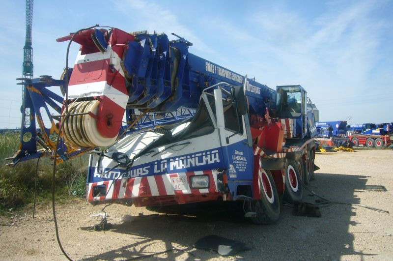 Liebherr LTM 1090 for parts - Mobile crane: picture 1 Liebherr LTM 1090 for parts - Mobile crane: picture 1