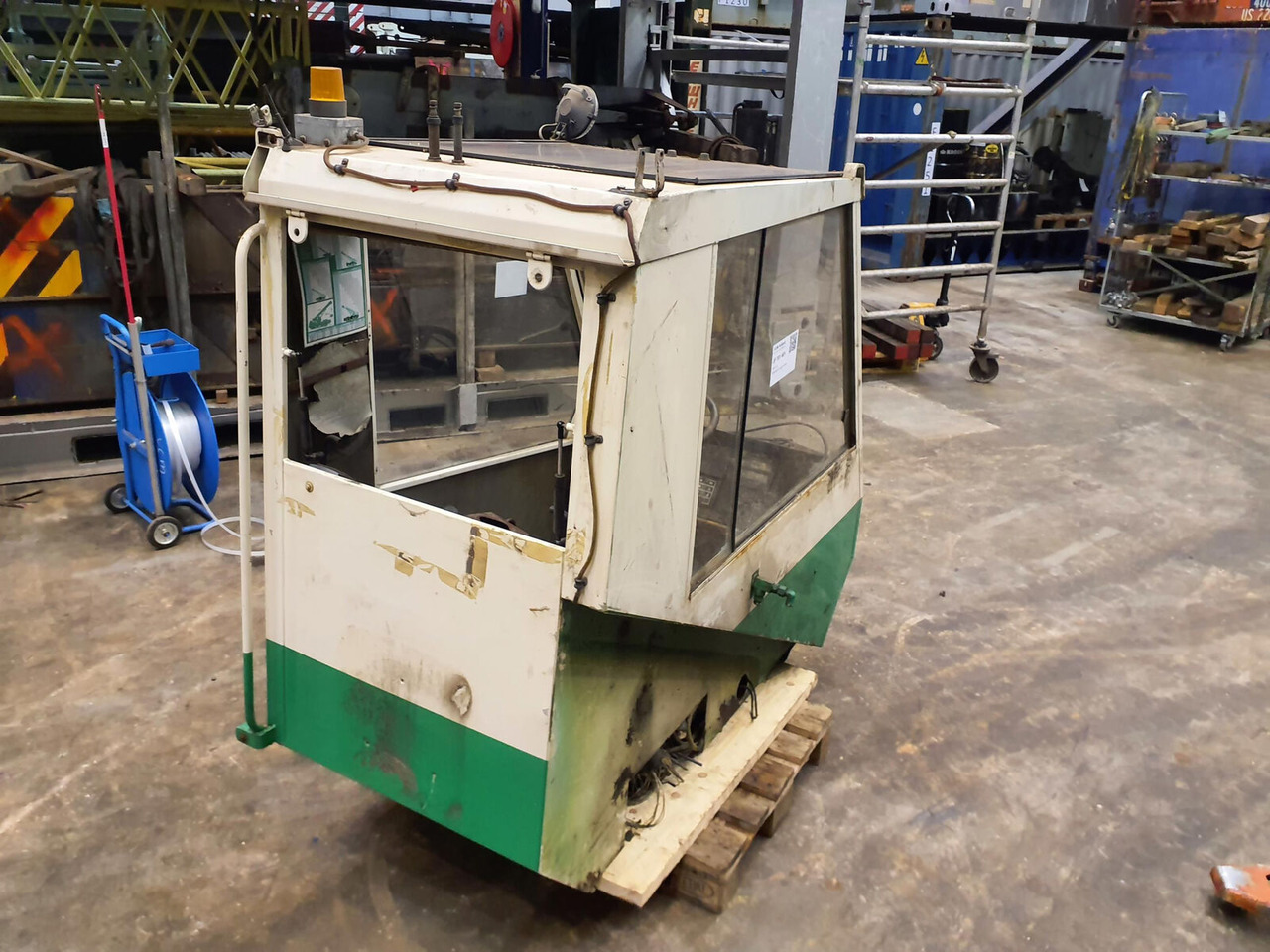 PPM 480 ATT upper cabine - Cab for Mobile crane: picture 4 PPM 480 ATT upper cabine - Cab for Mobile crane: picture 4