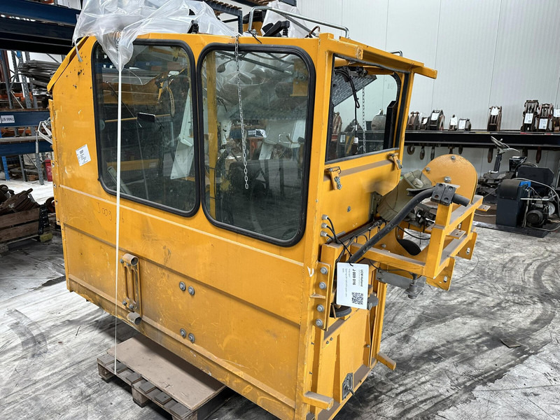Cab and interior for Crane Spierings SK 1265 AT6 upper cabin: picture 1