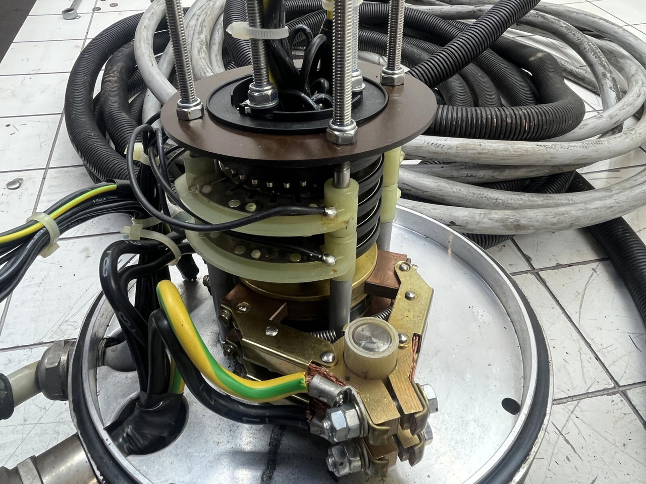 Electrical system for Mobile crane Terex AC 155 slip ring assy: picture 8