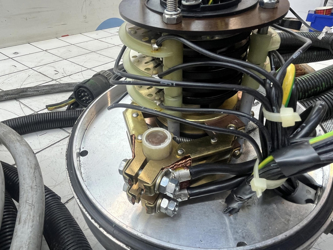 Electrical system for Mobile crane Terex AC 155 slip ring assy: picture 9