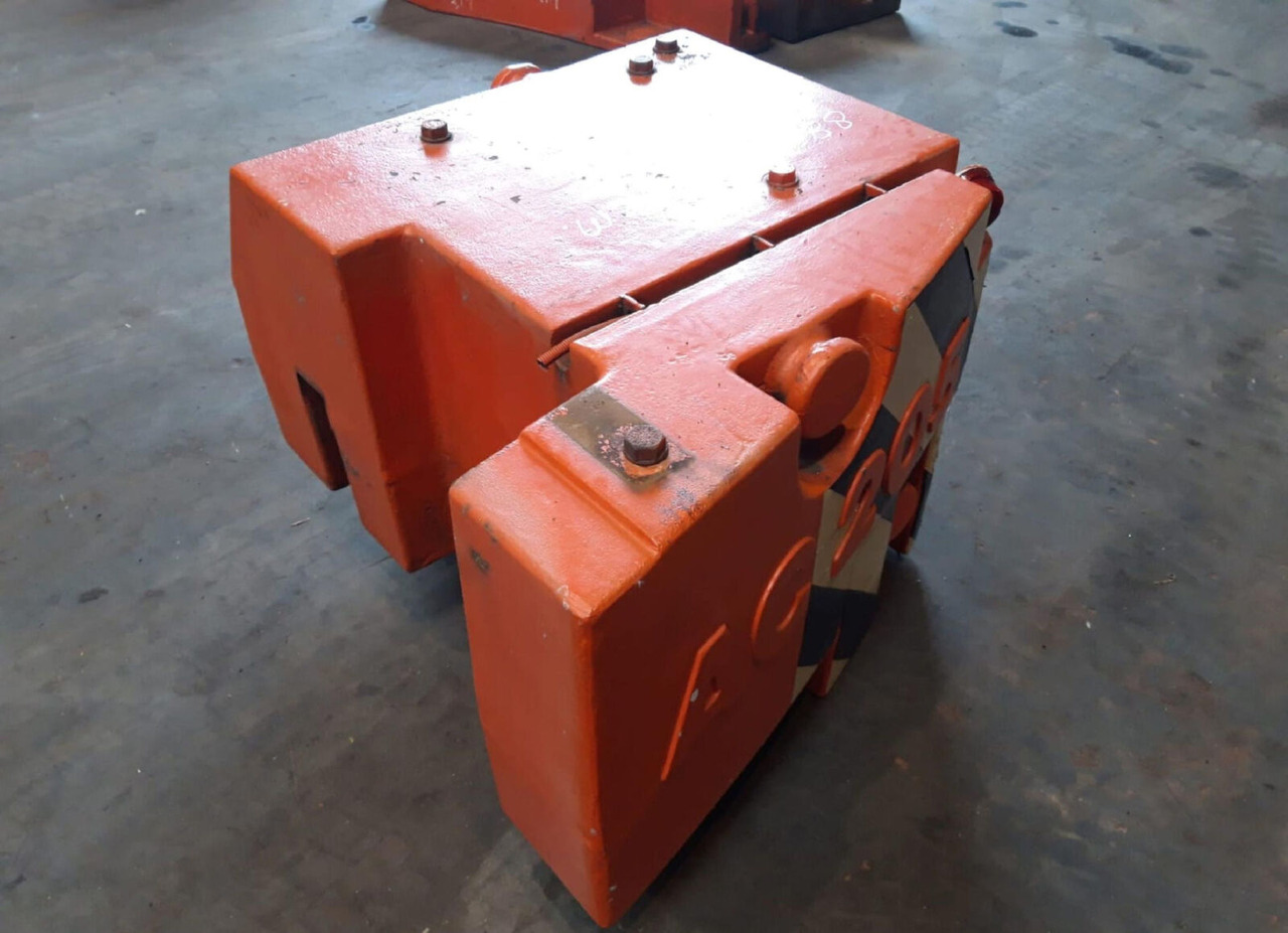 Terex AC 205 counterweight 2,4 ton right side (0.7/1.7 t) - Counterweight for Mobile crane: picture 2 Terex AC 205 counterweight 2,4 ton right side (0.7/1.7 t) - Counterweight for Mobile crane: picture 2