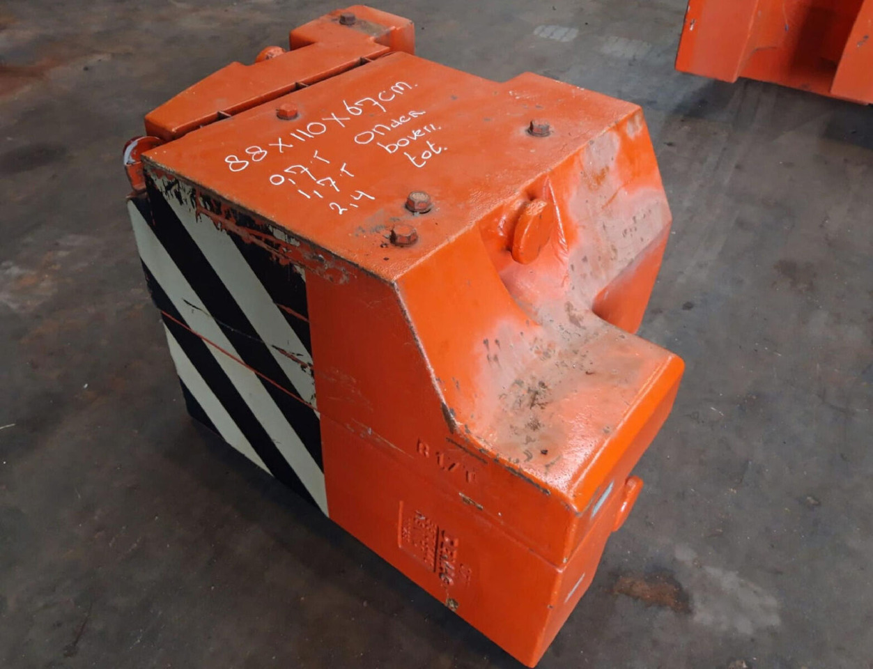 Terex AC 205 counterweight 2,4 ton right side (0.7/1.7 t) - Counterweight for Mobile crane: picture 4 Terex AC 205 counterweight 2,4 ton right side (0.7/1.7 t) - Counterweight for Mobile crane: picture 4