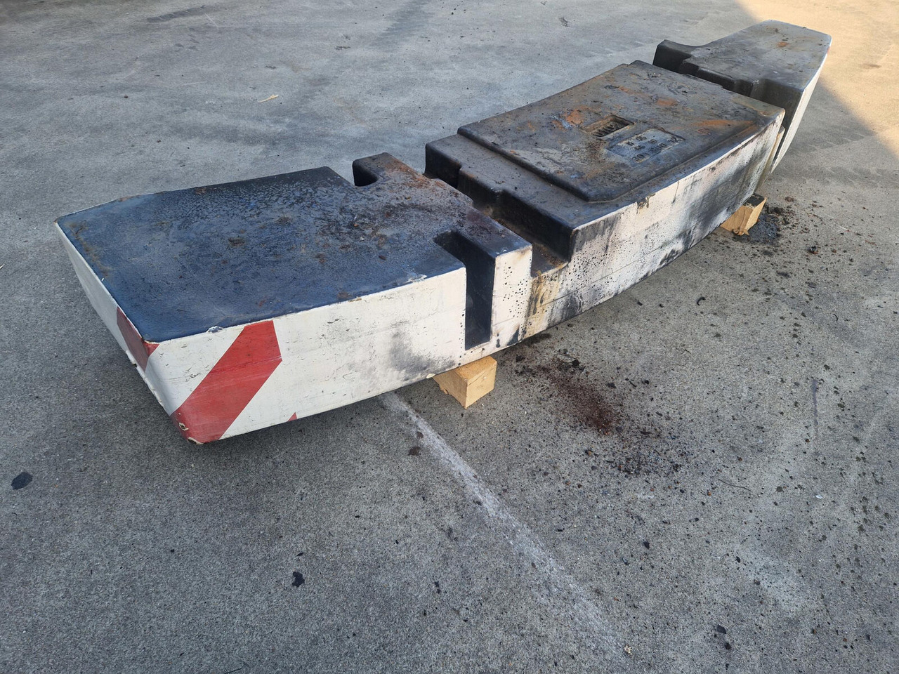 Terex AC 40 CITY counterweight 2.35T - Counterweight for Mobile crane: picture 4 Terex AC 40 CITY counterweight 2.35T - Counterweight for Mobile crane: picture 4
