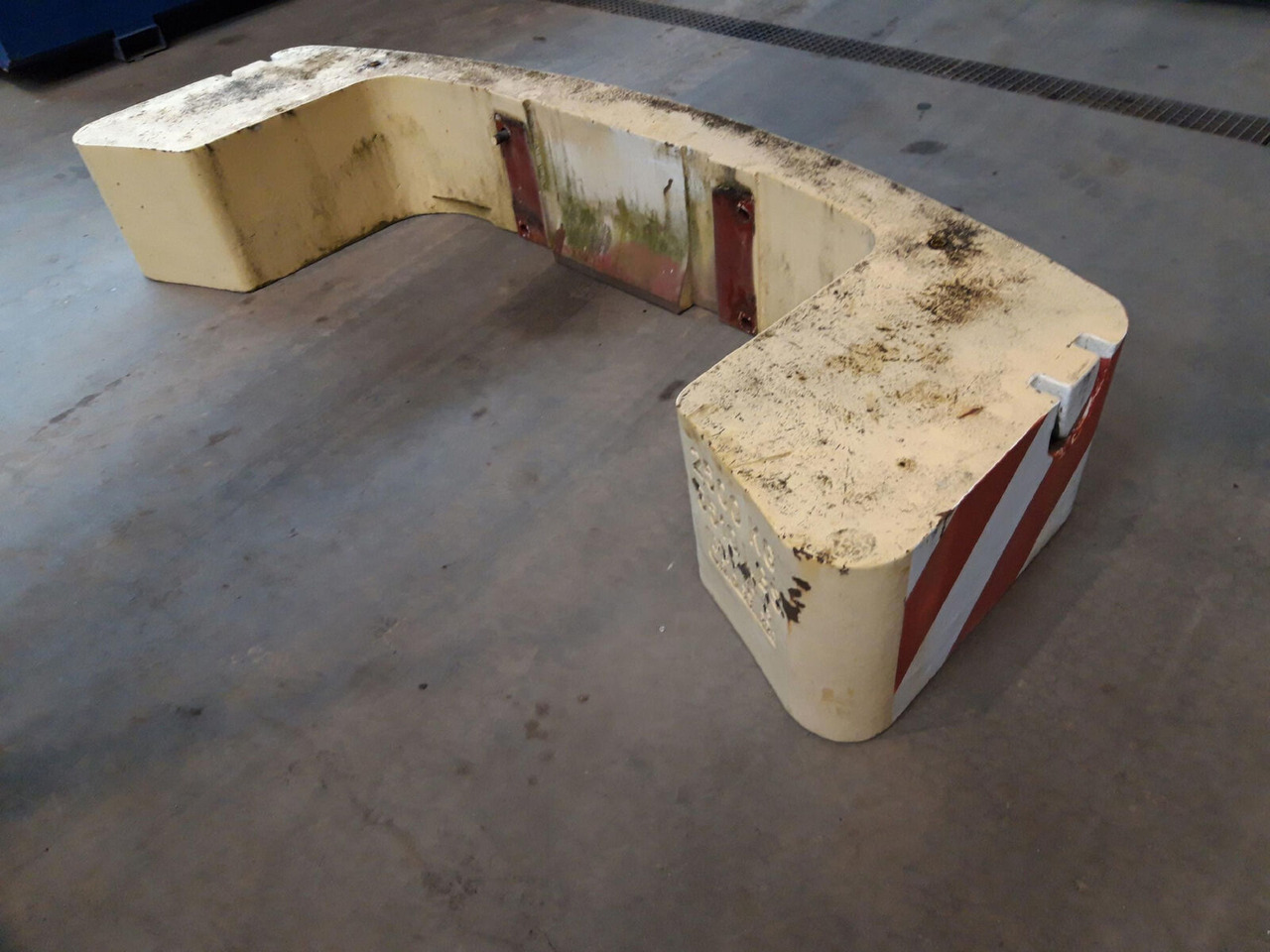 Terex Demag AC 35 counterweight 2,5 T - Counterweight for Mobile crane: picture 1 Terex Demag AC 35 counterweight 2,5 T - Counterweight for Mobile crane: picture 1