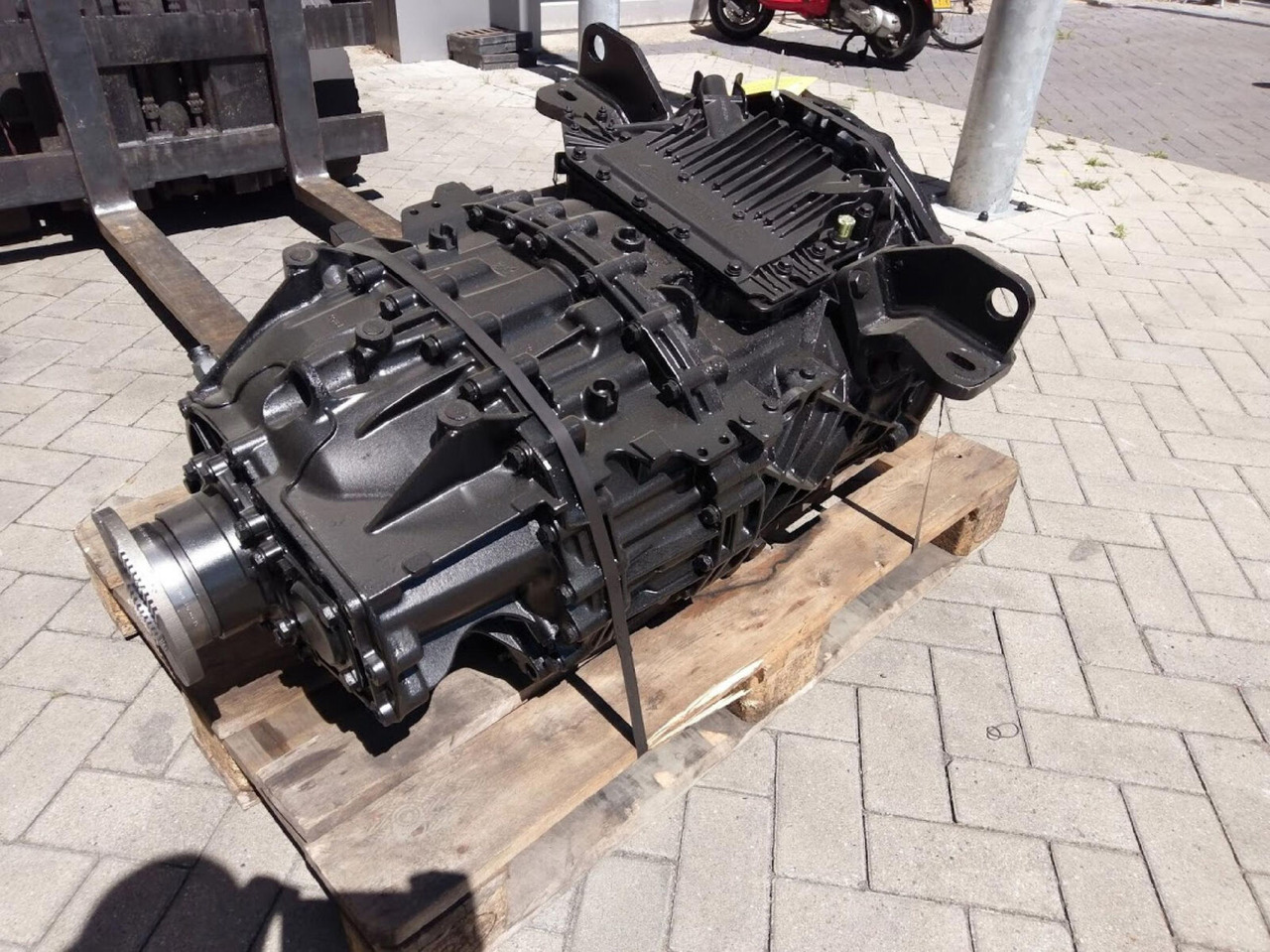 ZF LTM 1055-3.2 gearbox Astronic 12 AS 2302 - Gearbox for Mobile crane: picture 4 ZF LTM 1055-3.2 gearbox Astronic 12 AS 2302 - Gearbox for Mobile crane: picture 4
