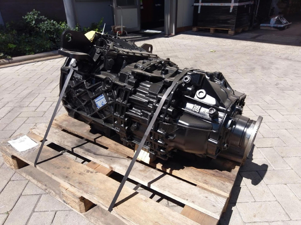 ZF LTM 1055-3.2 gearbox Astronic 12 AS 2302 - Gearbox for Mobile crane: picture 3 ZF LTM 1055-3.2 gearbox Astronic 12 AS 2302 - Gearbox for Mobile crane: picture 3