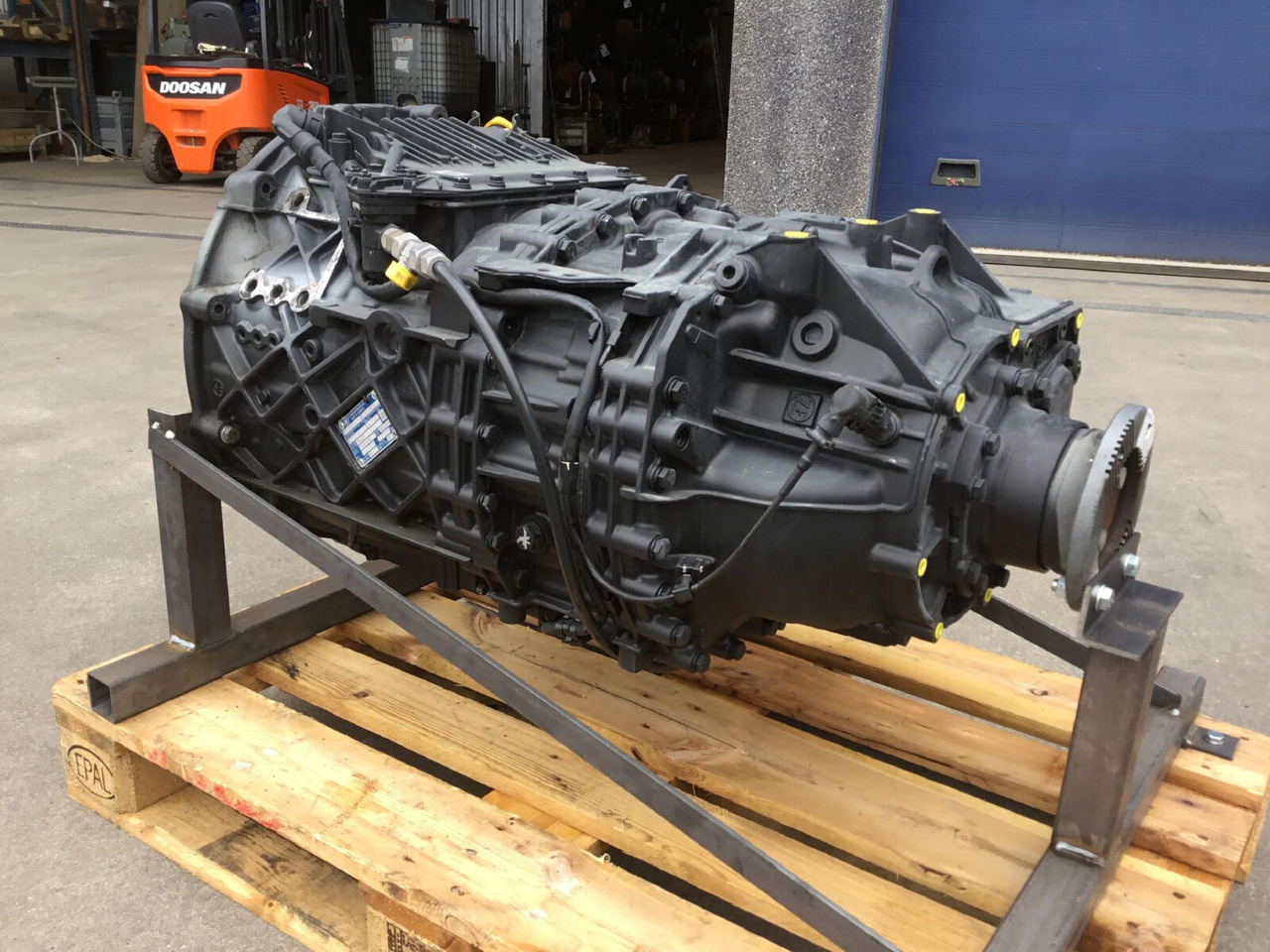 ZF MK 88 ZF Astronic gearbox 12 AS 2530 S0 - Gearbox for Mobile crane: picture 4 ZF MK 88 ZF Astronic gearbox 12 AS 2530 S0 - Gearbox for Mobile crane: picture 4