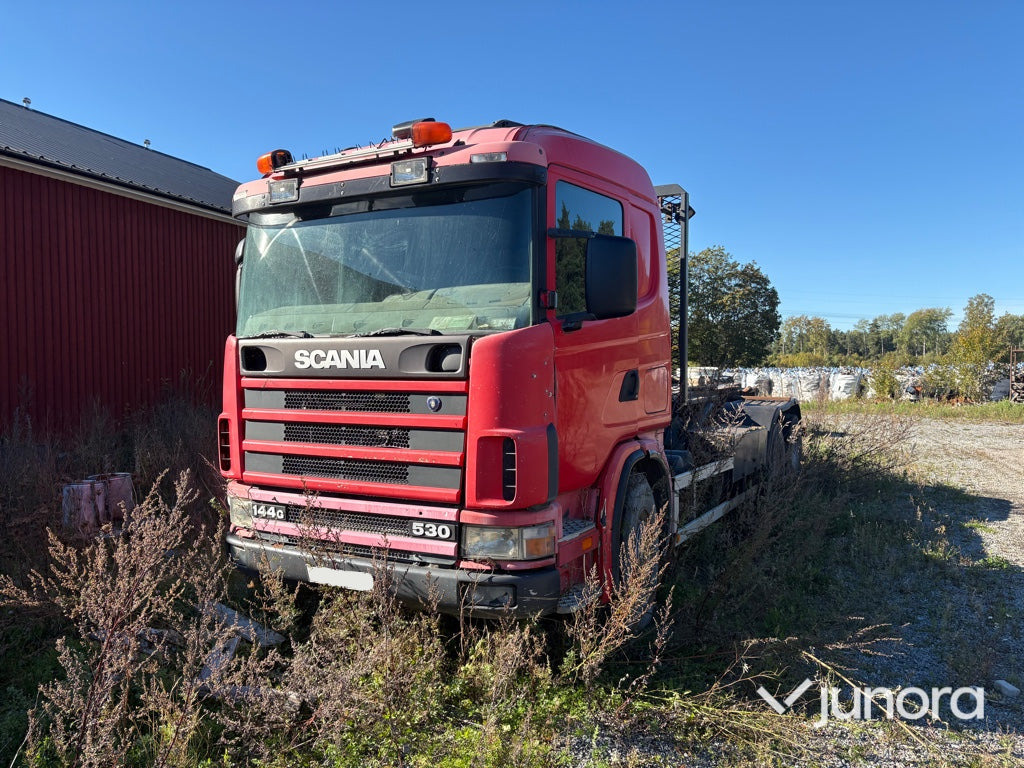 Lastbil SCANIA R144GB6X2 NZ530 - Hook lift truck: picture 1 Lastbil SCANIA R144GB6X2 NZ530 - Hook lift truck: picture 1