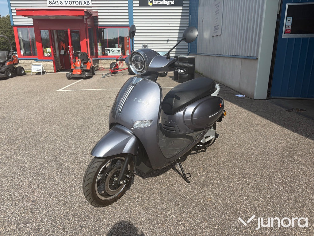 NY! Yadea C-Lucky EL EU-moped - Motorcycle: picture 1 NY! Yadea C-Lucky EL EU-moped - Motorcycle: picture 1