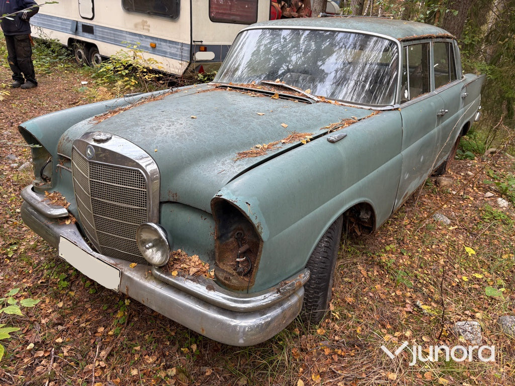 Renoveringsobjekt - Mercedes-Benz 220 S - Car: picture 1 Renoveringsobjekt - Mercedes-Benz 220 S - Car: picture 1