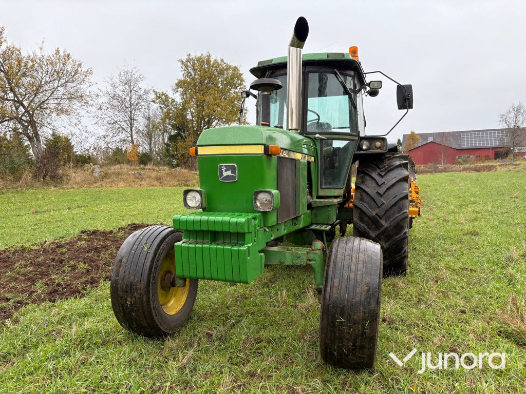 Traktor - John Deere 4040 - Farm tractor: picture 4 Traktor - John Deere 4040 - Farm tractor: picture 4