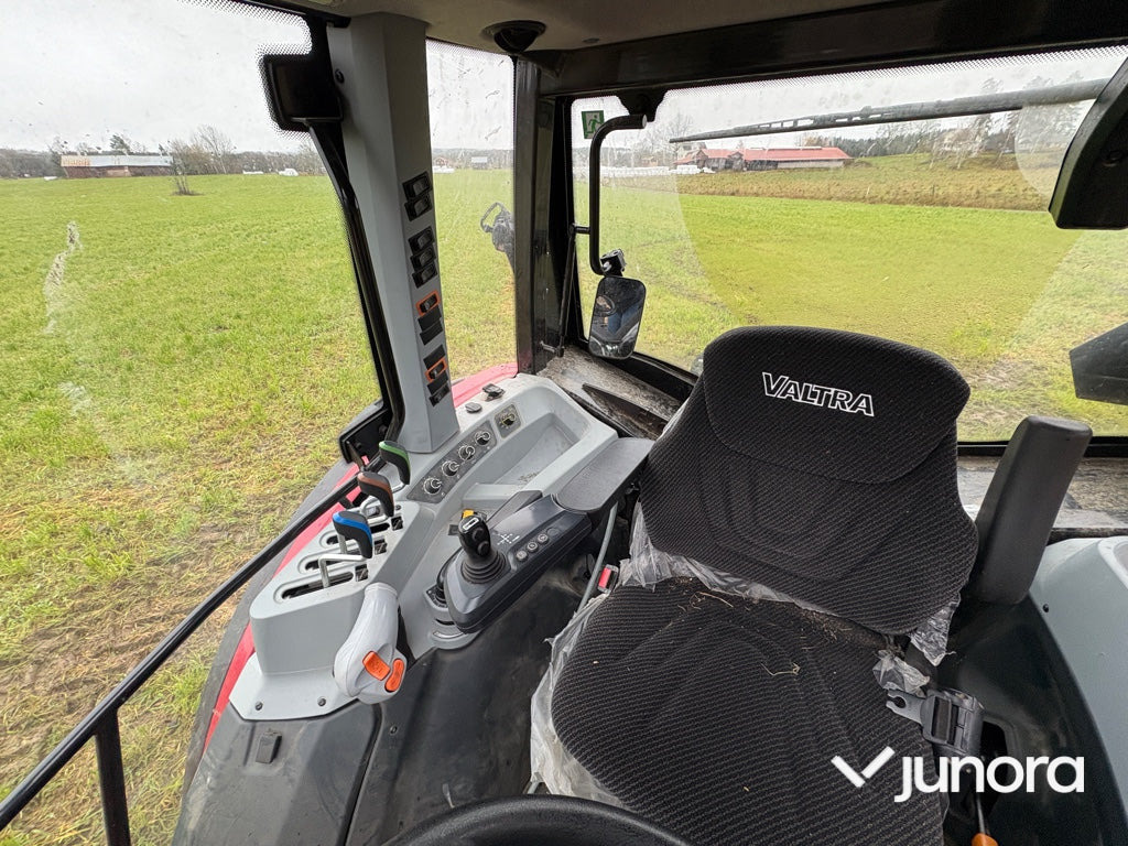 Farm tractor Traktor - Valtra A115: picture 22