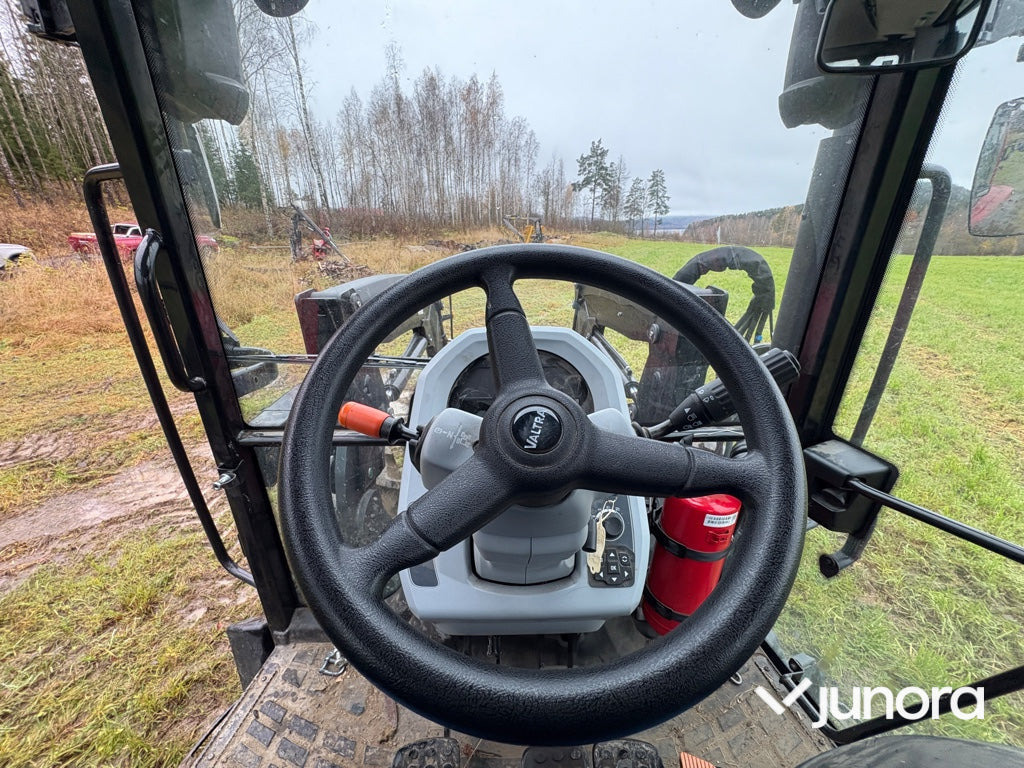 Farm tractor Traktor - Valtra A115: picture 25