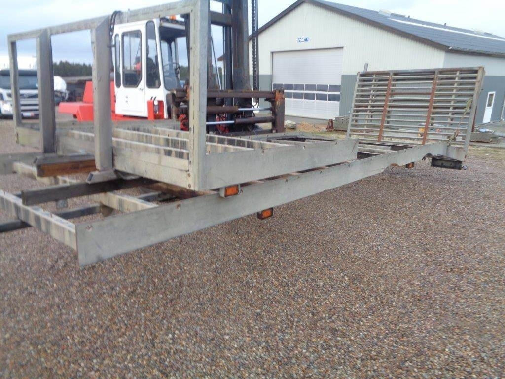 9,5 - 7,5 mtr knæklad med dobbelt rampe - Flatbed body: picture 2 9,5 - 7,5 mtr knæklad med dobbelt rampe - Flatbed body: picture 2