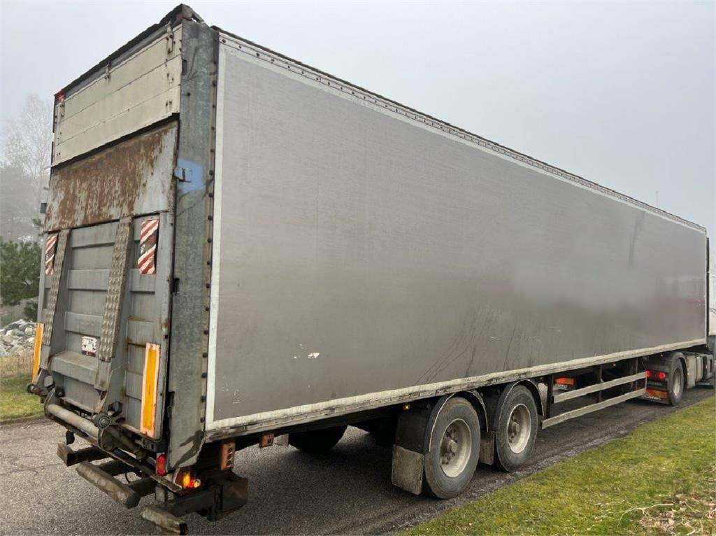 Fruehauf 13,6 mtr box - lodretstående lift - Closed box semi-trailer: picture 1 Fruehauf 13,6 mtr box - lodretstående lift - Closed box semi-trailer: picture 1