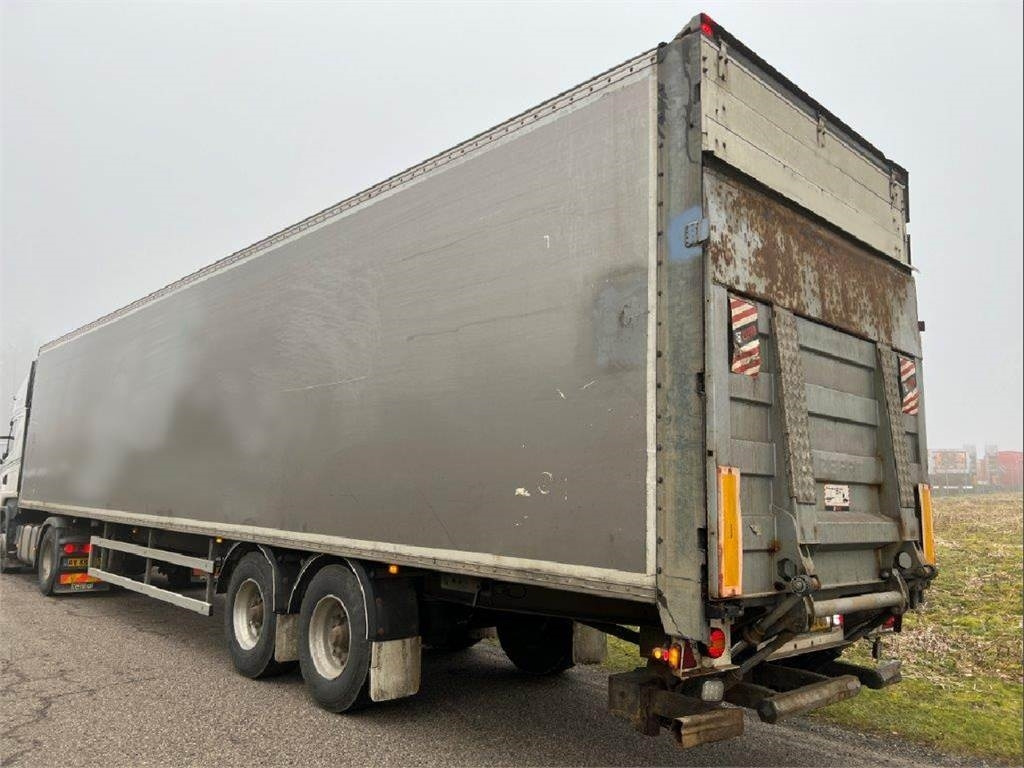 Fruehauf 13,6 mtr box - lodretstående lift - Closed box semi-trailer: picture 4 Fruehauf 13,6 mtr box - lodretstående lift - Closed box semi-trailer: picture 4