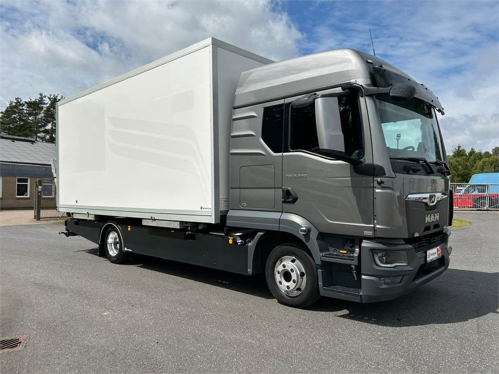 MAN TGL 8-220 4x2 BL incl. 2 stk veksellad - Container transporter/ Swap body truck: picture 1 MAN TGL 8-220 4x2 BL incl. 2 stk veksellad - Container transporter/ Swap body truck: picture 1