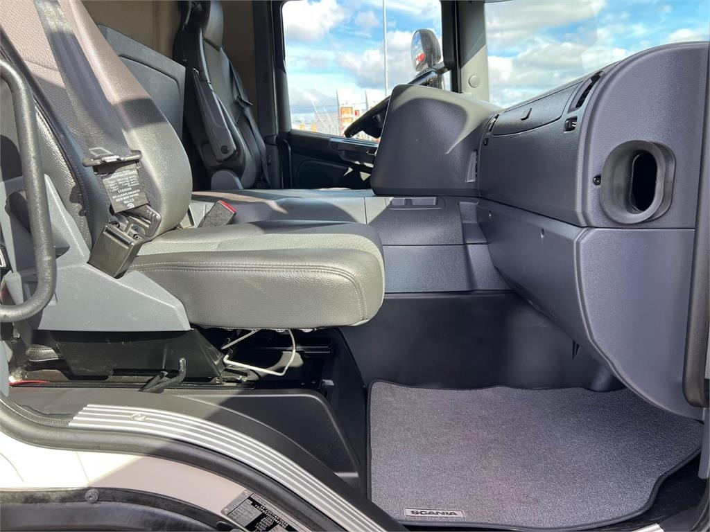 Scania P280 LB 6x2*4 MLB - 24 pallets - Curtainsider truck: picture 4 Scania P280 LB 6x2*4 MLB - 24 pallets - Curtainsider truck: picture 4