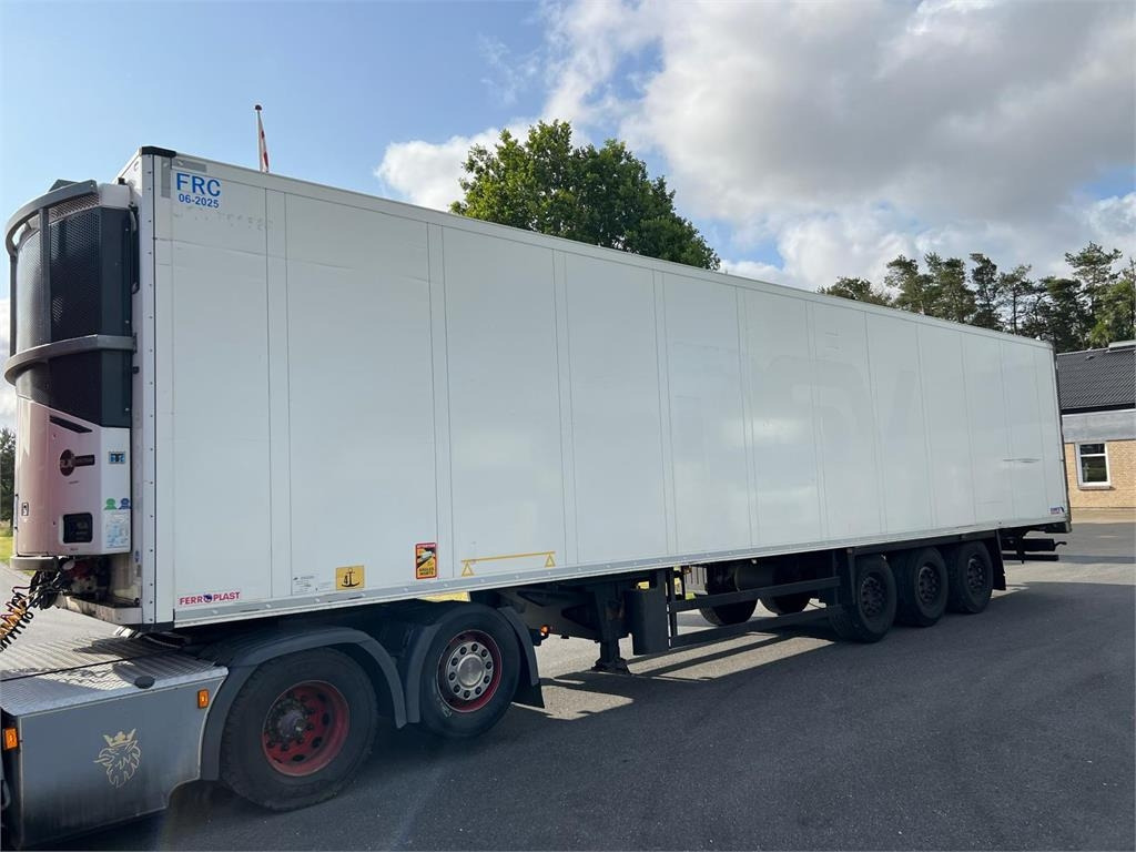 Schmitz SCB*S3B Dobbelt compartment  - Refrigerator semi-trailer: picture 1 Schmitz SCB*S3B Dobbelt compartment  - Refrigerator semi-trailer: picture 1
