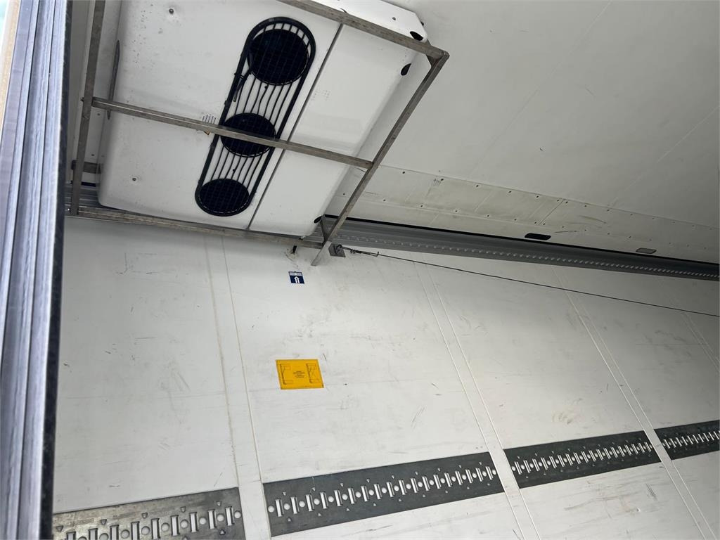 Schmitz SCB*S3B Dobbelt compartment  - Refrigerator semi-trailer: picture 4 Schmitz SCB*S3B Dobbelt compartment  - Refrigerator semi-trailer: picture 4