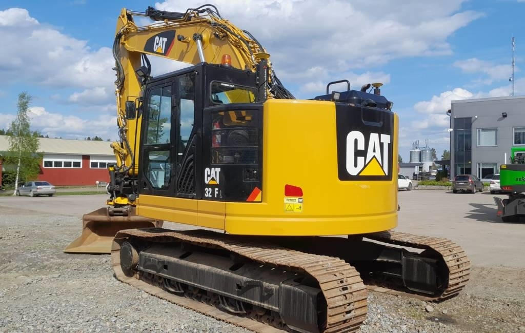 CAT 325FLCR PYÖRITTÄJÄLLLÄ - Crawler excavator: picture 3 CAT 325FLCR PYÖRITTÄJÄLLLÄ - Crawler excavator: picture 3