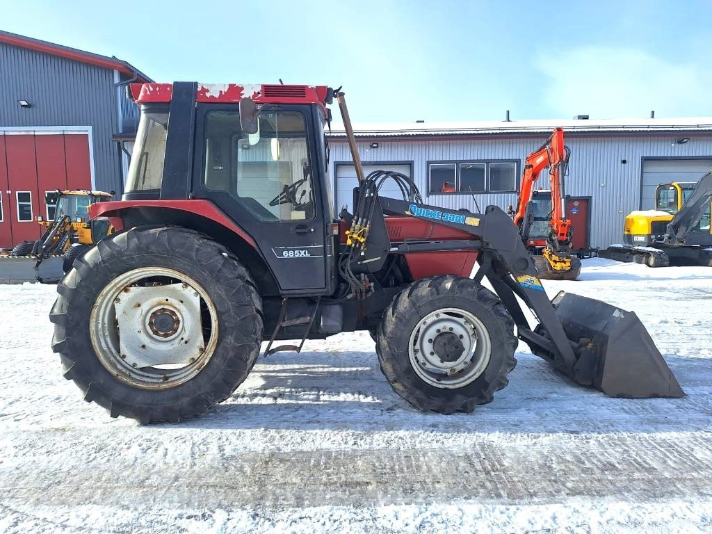 Case IH 685XL ETUKUORMAAJALLA - Farm tractor: picture 5 Case IH 685XL ETUKUORMAAJALLA - Farm tractor: picture 5