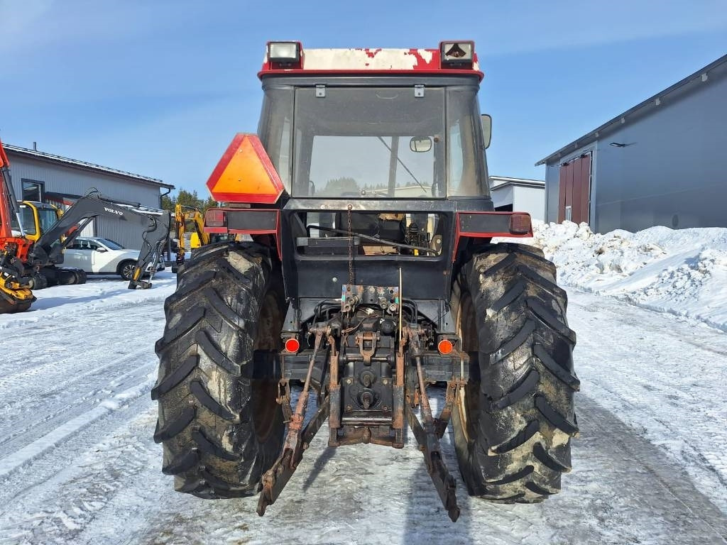 Case IH 685XL ETUKUORMAAJALLA - Farm tractor: picture 3 Case IH 685XL ETUKUORMAAJALLA - Farm tractor: picture 3