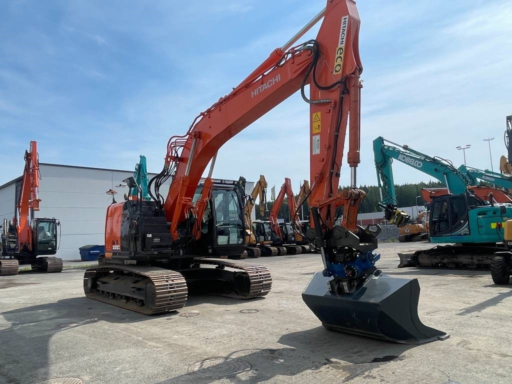 Leasing of Hitachi ZX225USLC-6 PYÖRITTÄJÄLLÄ  Hitachi ZX225USLC-6 PYÖRITTÄJÄLLÄ: picture 6