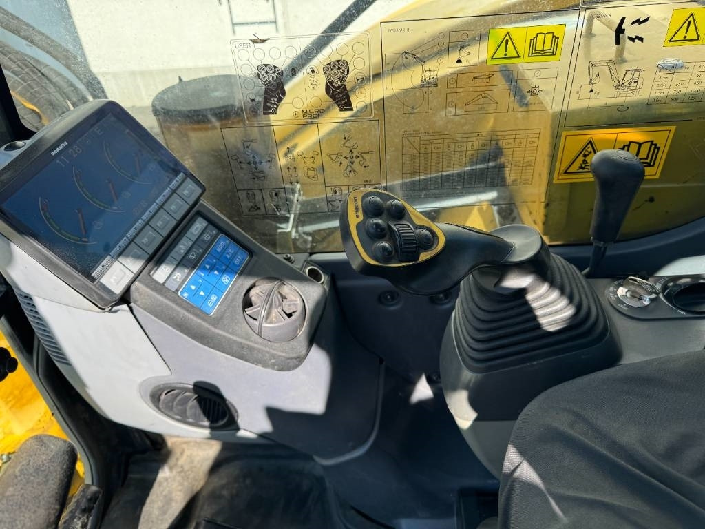 Mini excavator Komatsu PC88MR-8 PYÖRITTÄJÄLLÄ: picture 11