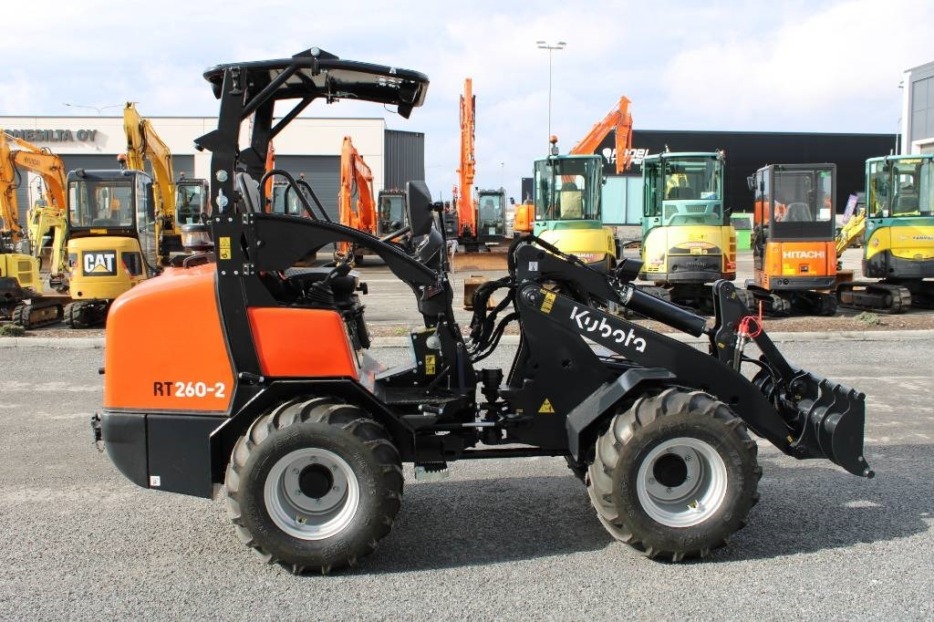 Kubota RT260-2 KATOKSELLA! UUSI - Compact loader: picture 5 Kubota RT260-2 KATOKSELLA! UUSI - Compact loader: picture 5