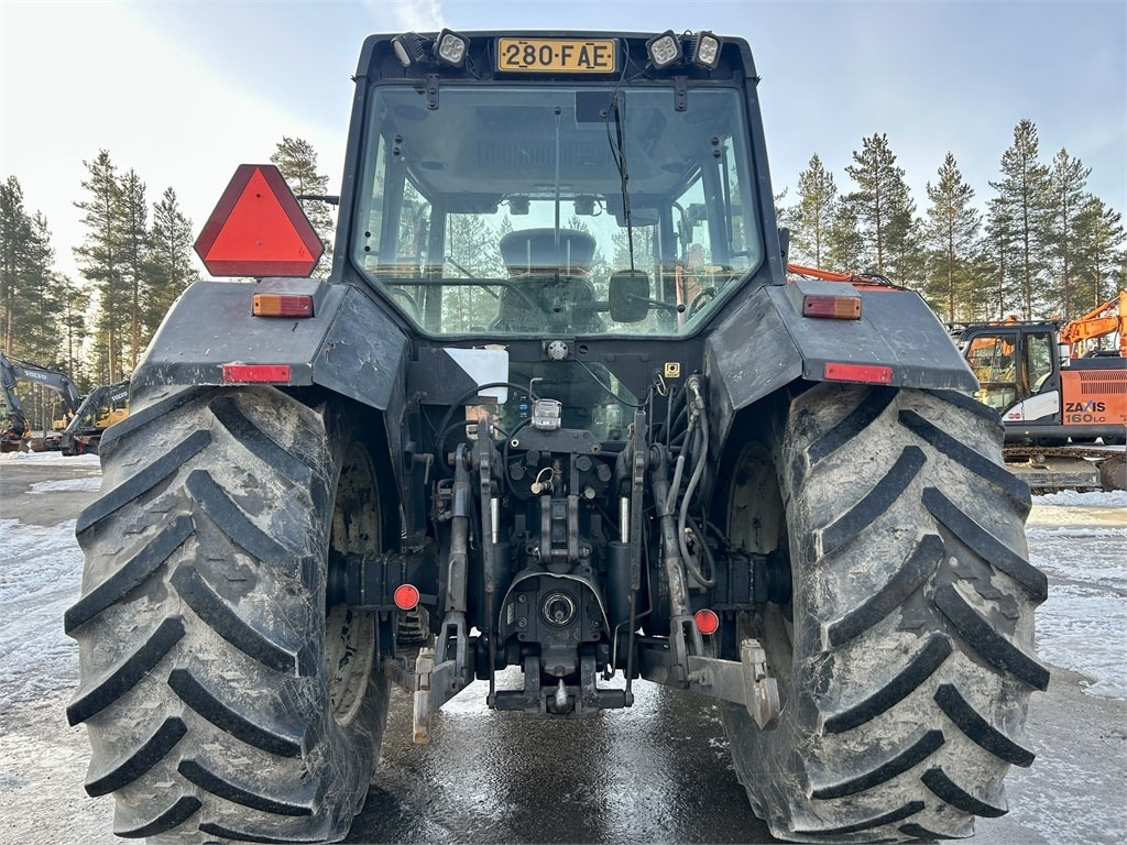 Valtra 8450 ETUNOSTOLAITTEELLA - Farm tractor: picture 5 Valtra 8450 ETUNOSTOLAITTEELLA - Farm tractor: picture 5