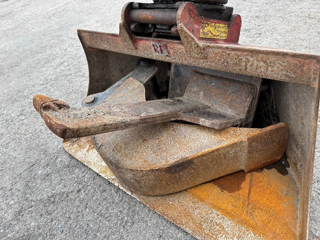 Mini excavator Volvo EC27C PYÖRITTÄJÄLLÄ: picture 11