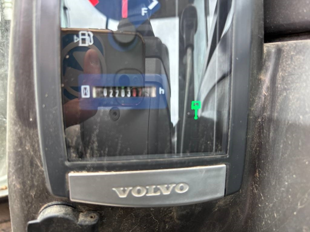 Mini excavator Volvo EC27C PYÖRITTÄJÄLLÄ: picture 12