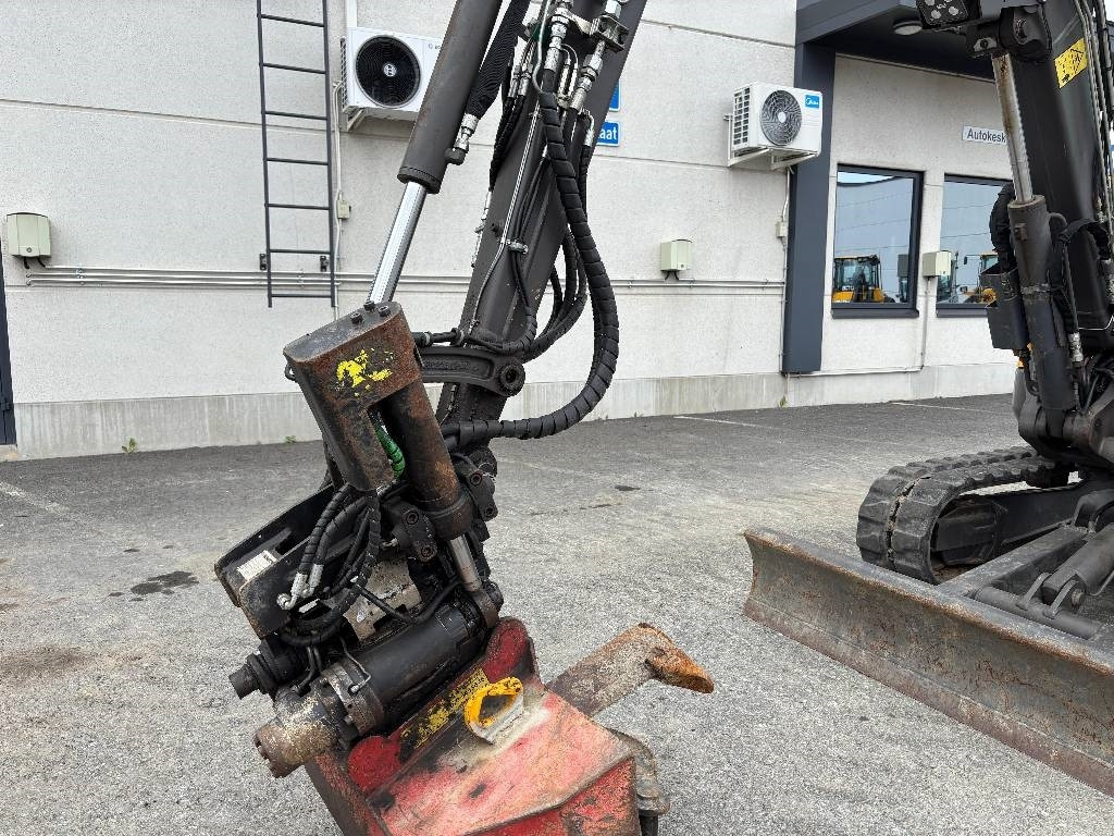 Mini excavator Volvo EC27C PYÖRITTÄJÄLLÄ: picture 8