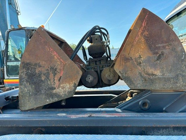 Renault Kerax 420dCi. 6X4. Hiab 144. Klima. - Crane truck: picture 5 Renault Kerax 420dCi. 6X4. Hiab 144. Klima. - Crane truck: picture 5