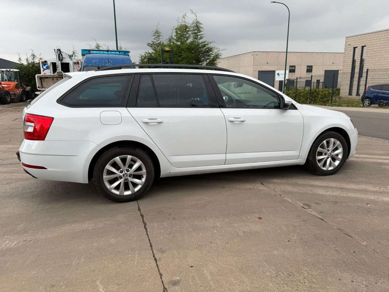 Skoda Octavia 1.6 TDI Klima. Navi. Tempomat. - Station wagon: picture 5 Skoda Octavia 1.6 TDI Klima. Navi. Tempomat. - Station wagon: picture 5
