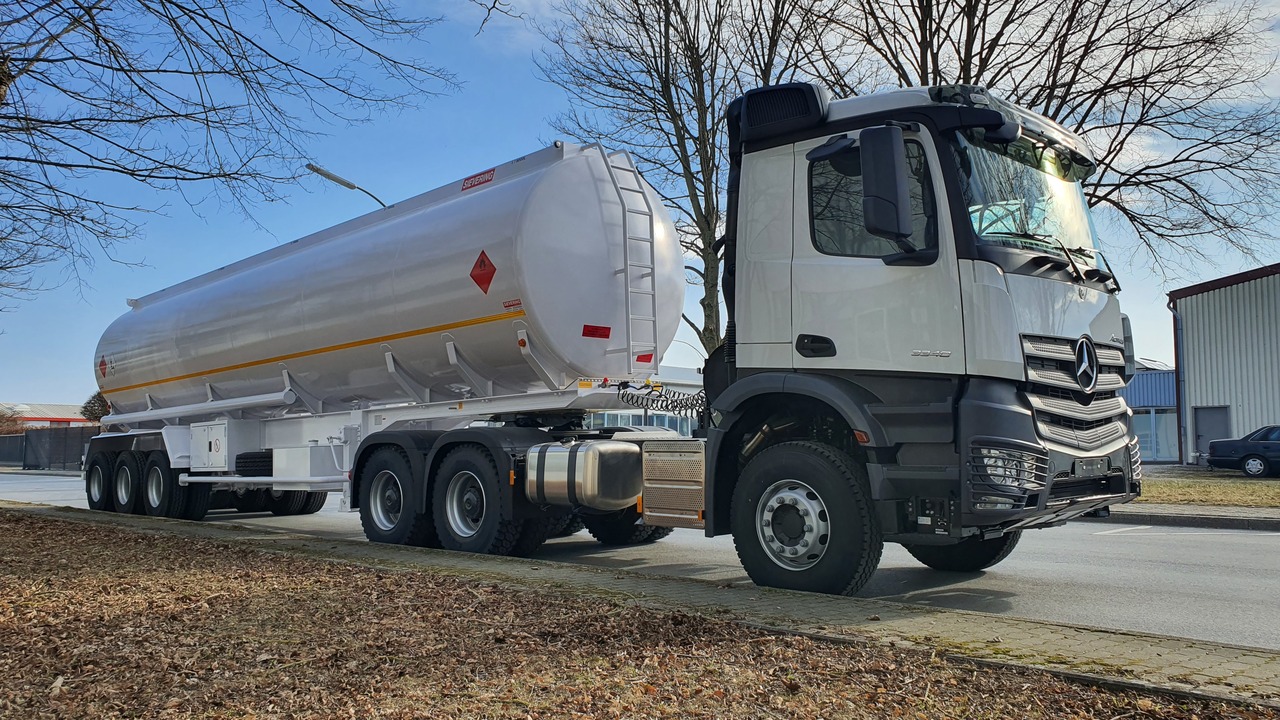 Sievering 40000 LITRE ADR FUEL TANK SEMI-TRAILER FOR MERCEDES ACTROS - Tank semi-trailer: picture 1 Sievering 40000 LITRE ADR FUEL TANK SEMI-TRAILER FOR MERCEDES ACTROS - Tank semi-trailer: picture 1