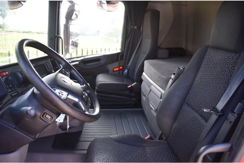 Scania R410 NGS 4x2NB XT - HYDRAULIC SYSTEM - FULL AIR - RETARDER - 456 TKM - ACC - PTO - MORE UNITS AVAILABLE - - Tractor unit: picture 5 Scania R410 NGS 4x2NB XT - HYDRAULIC SYSTEM - FULL AIR - RETARDER - 456 TKM - ACC - PTO - MORE UNITS AVAILABLE - - Tractor unit: picture 5