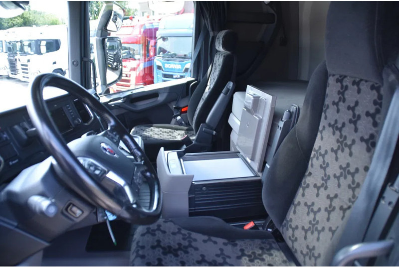 Scania R520 V8 NGS 4x2 - RETARDER - 523 TKM - PARK. AIRCO - ACC - NAVI - 2 x FUEL TANKS - LED LIGHTS - - Tractor unit: picture 5 Scania R520 V8 NGS 4x2 - RETARDER - 523 TKM - PARK. AIRCO - ACC - NAVI - 2 x FUEL TANKS - LED LIGHTS - - Tractor unit: picture 5