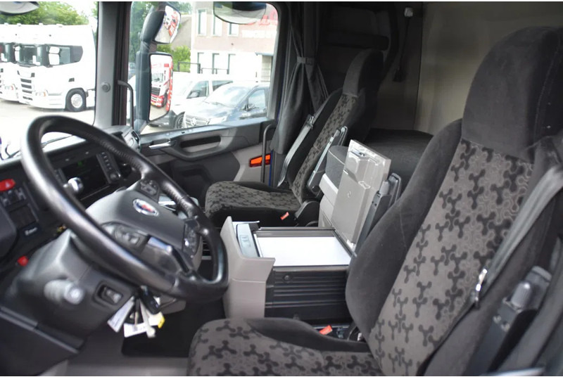 Scania R530 V8 NGS 4x2 - ADR FL - RETARDER - 253 TKM - ACC - NAVI - PTO - DIFF. LOCK - EXCELLENT CONDITION - - Tractor unit: picture 5 Scania R530 V8 NGS 4x2 - ADR FL - RETARDER - 253 TKM - ACC - NAVI - PTO - DIFF. LOCK - EXCELLENT CONDITION - - Tractor unit: picture 5