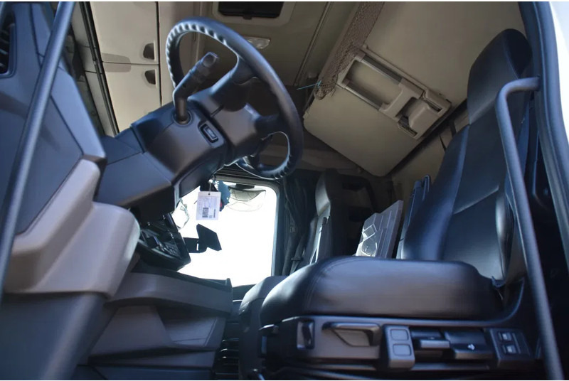 Scania S410 NGS 4x2EB MEGA 95 cm or 103 cm driving height - RETARDER - 804 TKM - FULL AIR - PARK. AIRCO - LEATHER SEATS - 2 x FUEL TANK - Tractor unit: picture 5 Scania S410 NGS 4x2EB MEGA 95 cm or 103 cm driving height - RETARDER - 804 TKM - FULL AIR - PARK. AIRCO - LEATHER SEATS - 2 x FUEL TANK - Tractor unit: picture 5